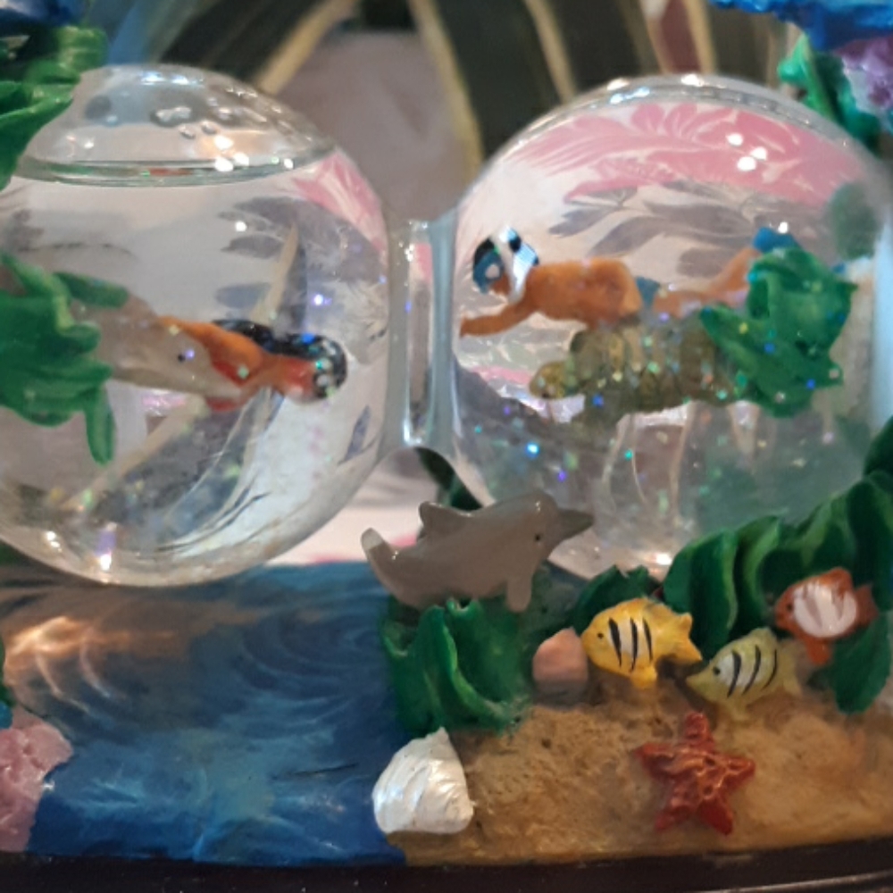 A Hawaiian snow globe.